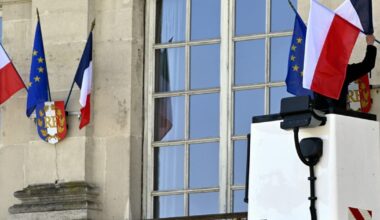 histoires de drapeaux et d’oreillettes…