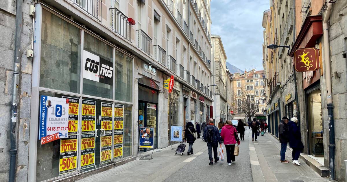 des échanges tendus entre les élus et les habitants