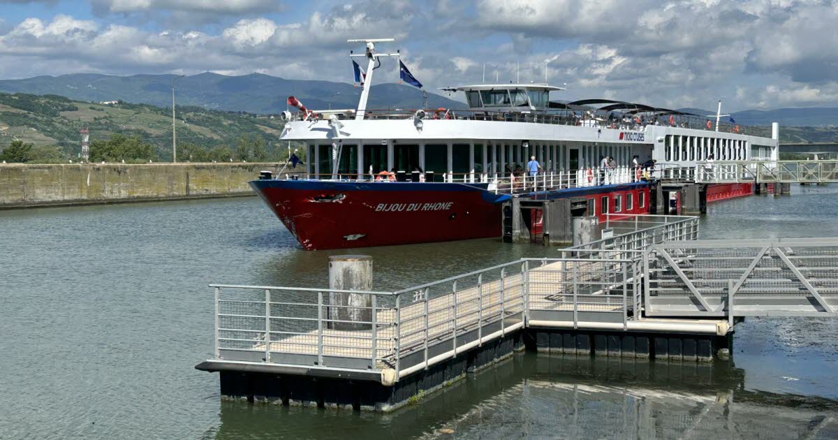 Isère. Un bateau avec 127 passagers entre en collision avec une barge