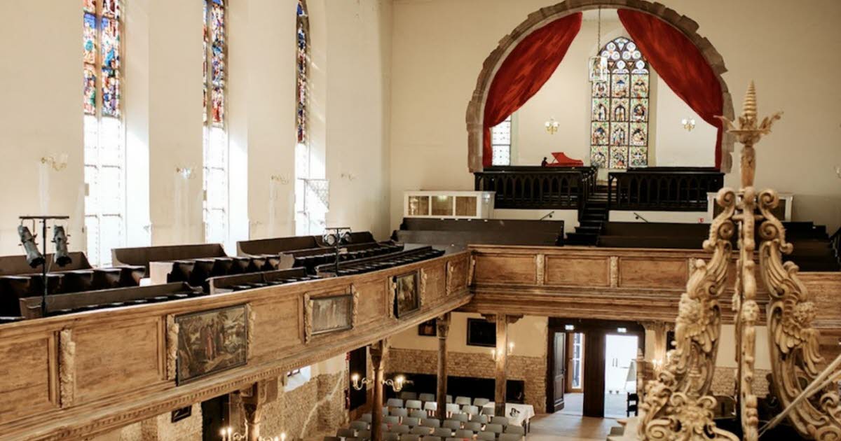Strasbourg. Un lourd rideau rouge, du mobilier, un Steinway... l’église Saint-Guillaume poursuit sa rénovation