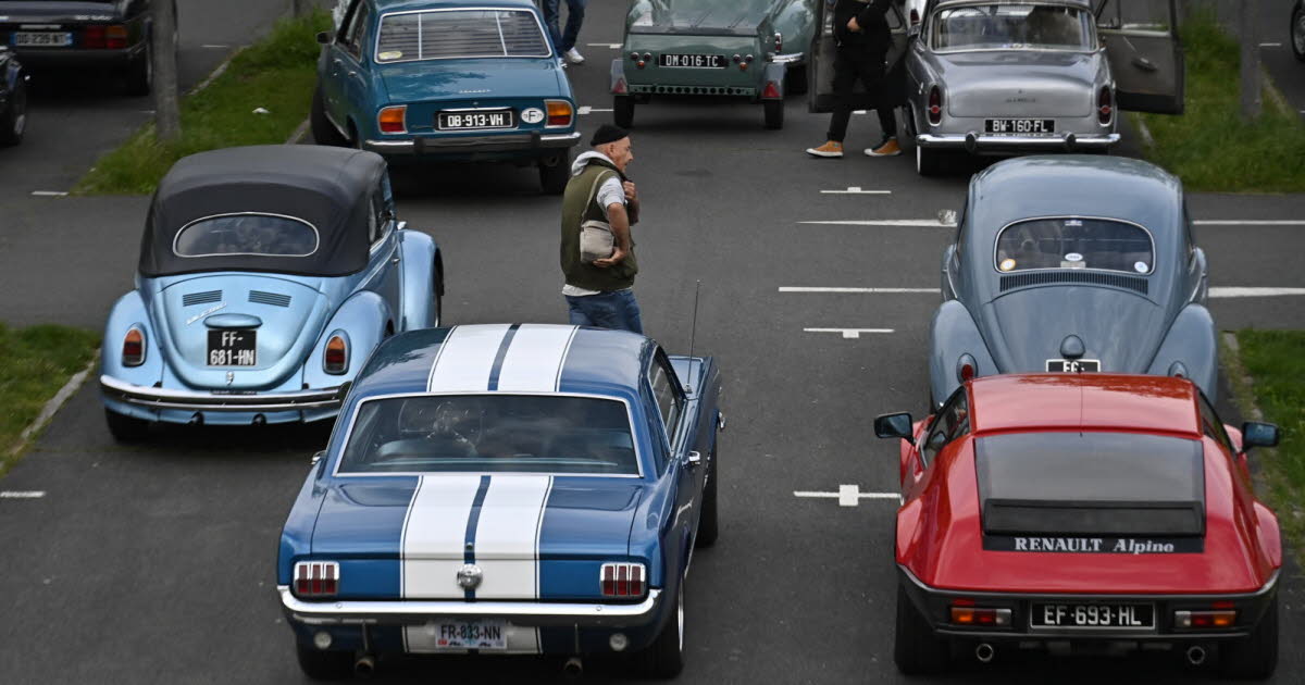 En images. Pour la neuvième fois, les voitures vintage ont effectué la Traversée de Saint-Étienne