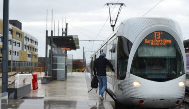 bloqué entre Villeurbanne et Lyon en raison d'un obstacle sur les voies