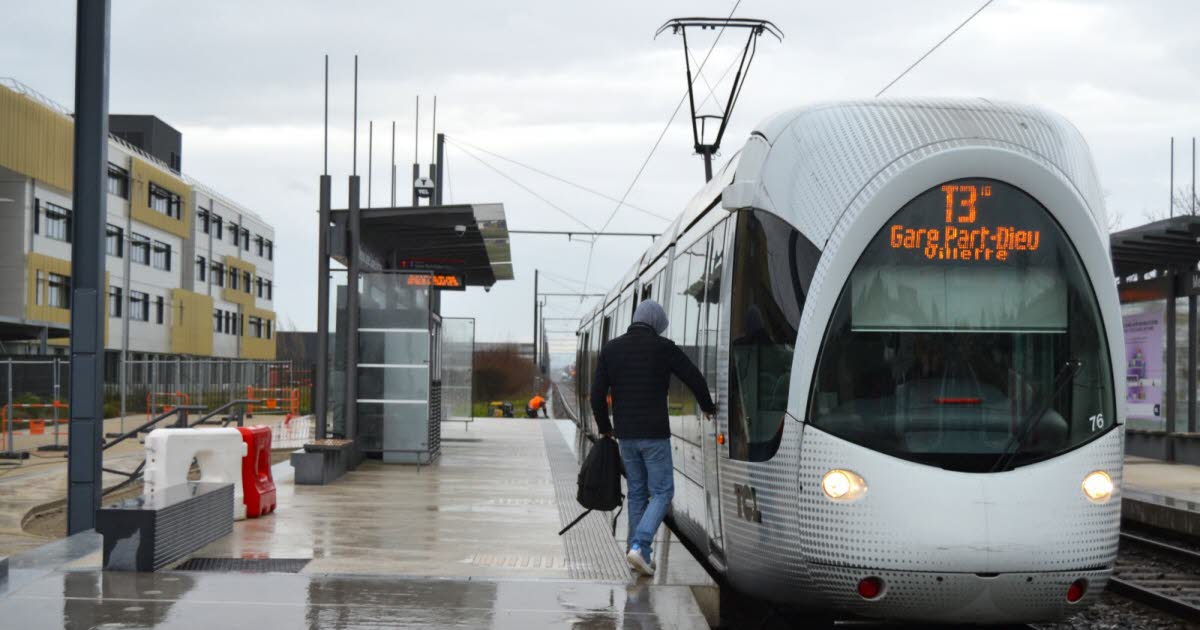 bloqué entre Villeurbanne et Lyon en raison d'un obstacle sur les voies