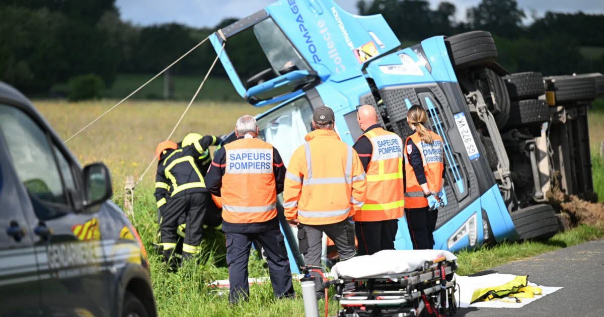Ain. Un poids lourd se renverse sur le bas-côté à Saint-Etienne-sur-Chalaronne