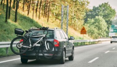 Automobile. Dépendants de la voiture, les Français utilisent de plus en plus le vélo et la trottinette