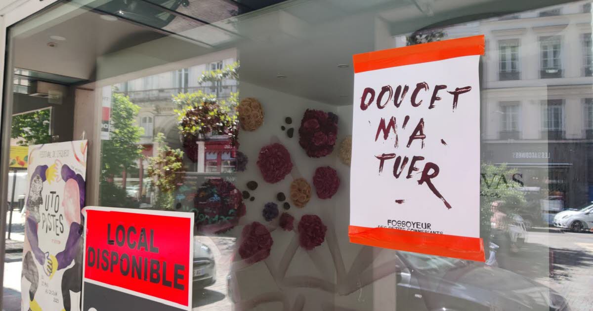 des affiches cinglantes placardées sur les commerces fermés de la Presqu’île