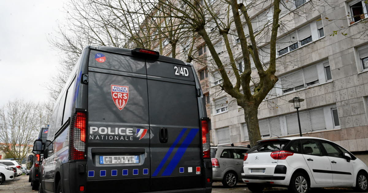 Saint-Etienne. Son véhicule gêne la circulation, il est interpellé en possession de pochons de cocaïne