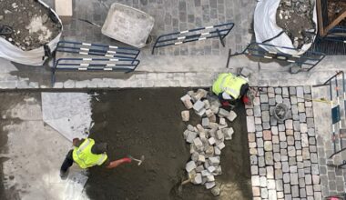 Lyon. Pourquoi les pavés tout neufs (et très chers) de la rue Émile-Zola sont-ils déjà en train d’être enlevés ?