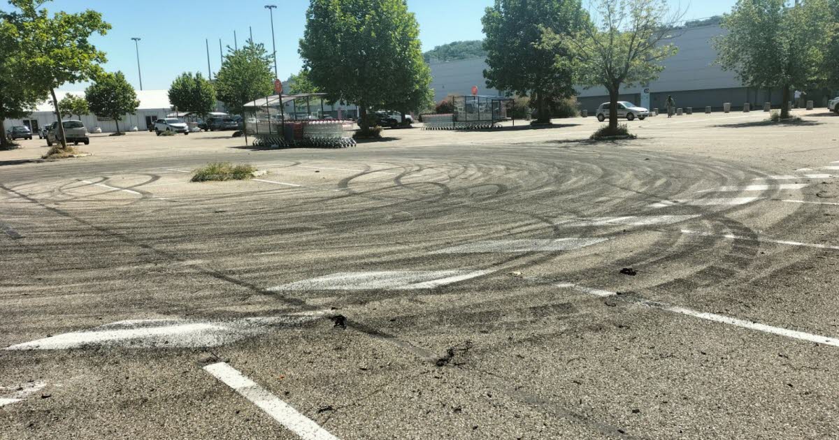 Rhône. Au sud de Lyon, le parking de cet hypermarché transformé en circuit lors d’un rassemblement sauvage