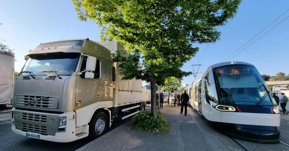les accès du centre administratif bloqués à Strasbourg par les forains, les taxis sur les autoroutes