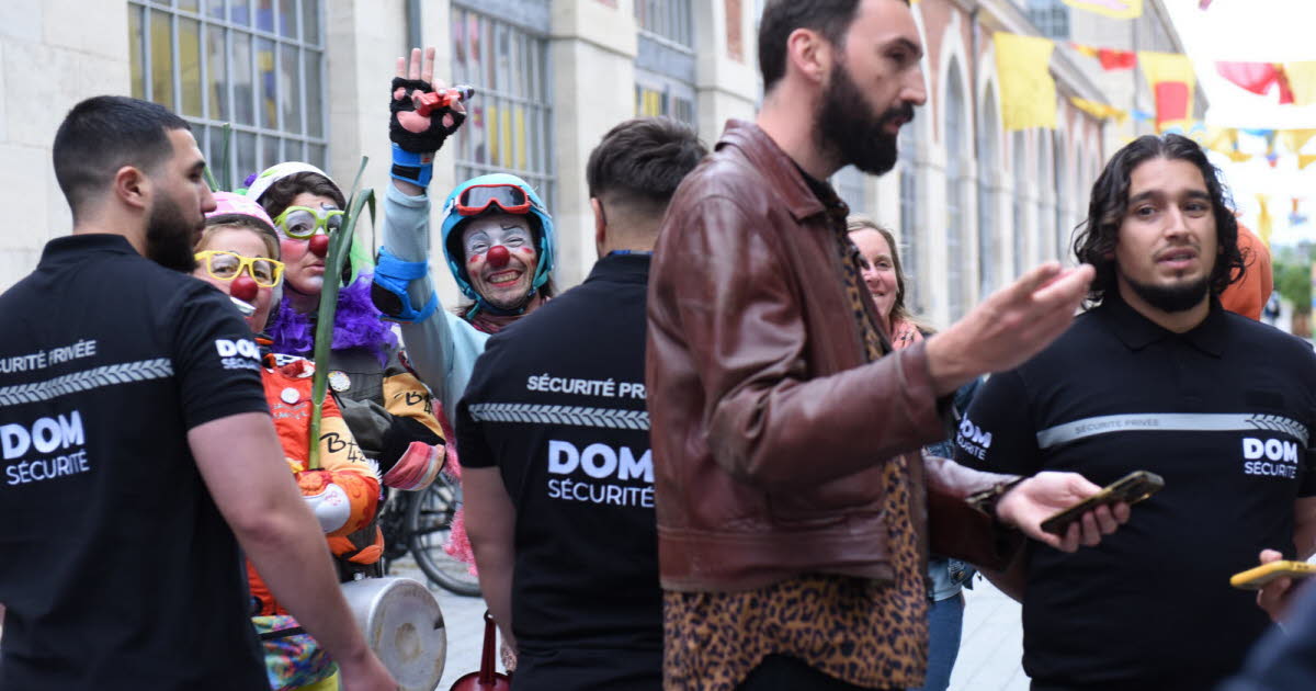 forte présence policière pour empêcher une casserolade