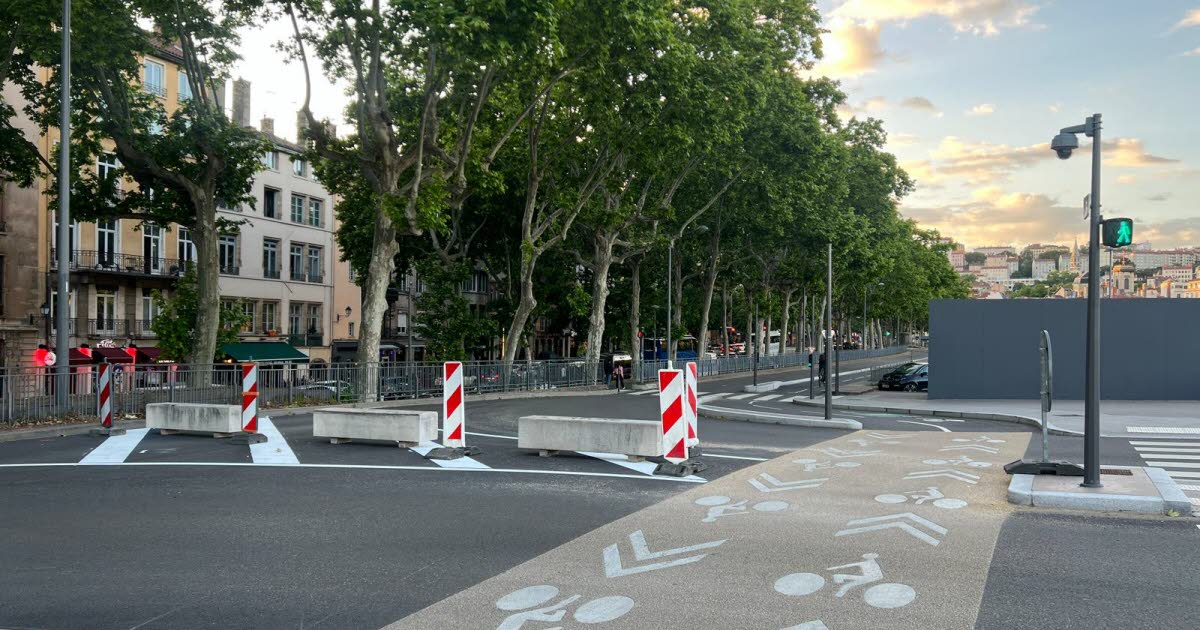 devant le pont Maréchal-Juin, une partie du quai est bloquée aux automobilistes