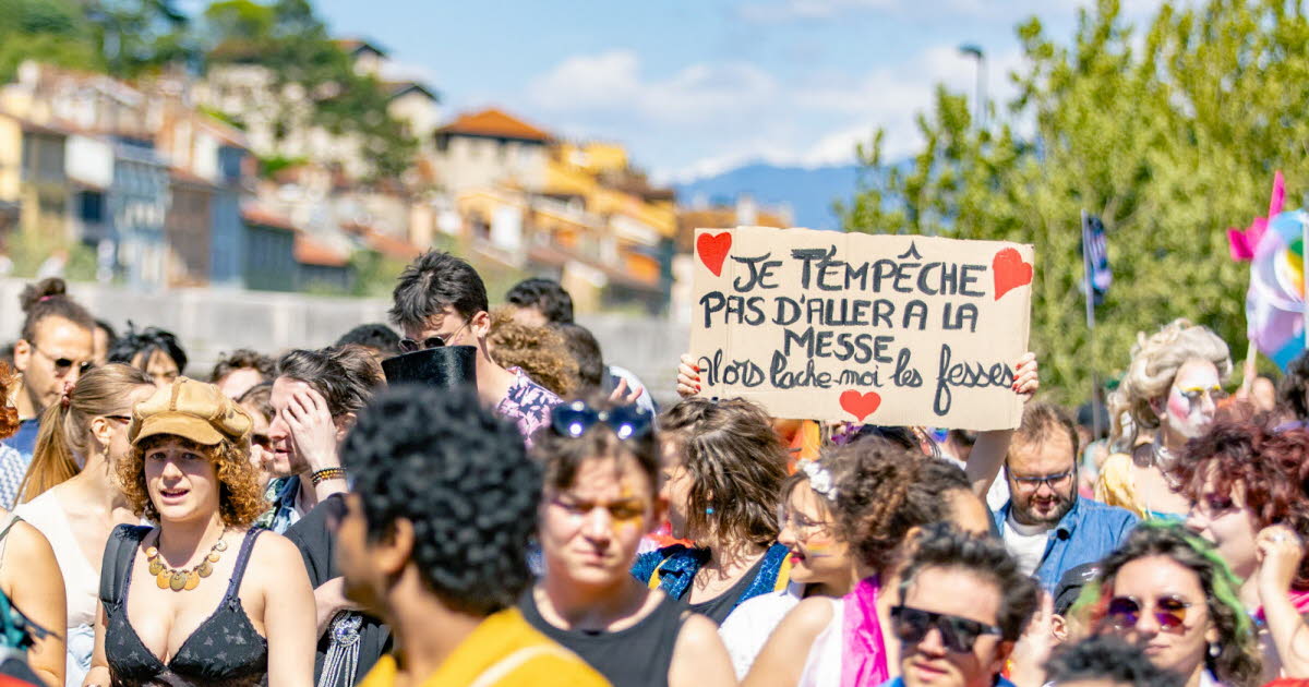 4 000 personnes défilent dans les rues de Grenoble