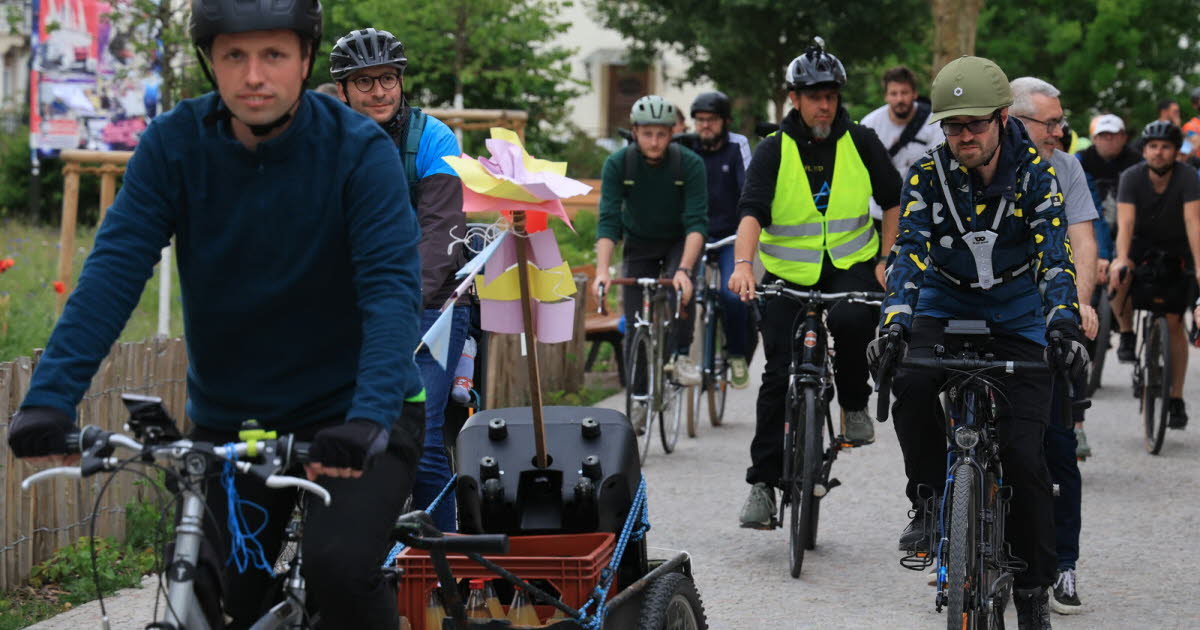 plus de 300 cyclistes ont manifesté pour plus de place et de sécurité