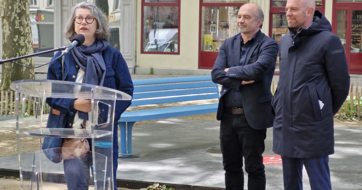 six bancs publics conçus et fabriqués localement sont exposés en ville