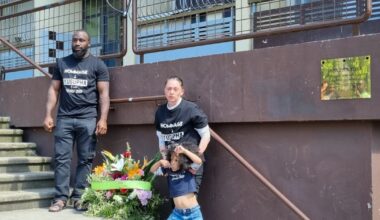 Loire. Une plaque dévoilée après le meurtre de la rue Colette : « Personne n’oubliera Yusupha »