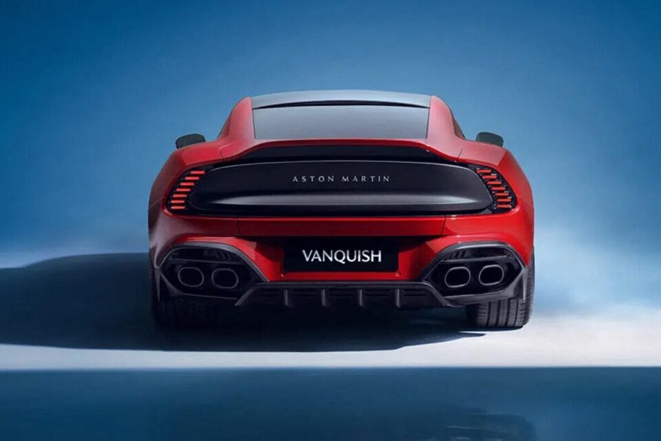 La Vanquish est l’Aston Martin la plus rapide de l’histoire : 345 km/h en pointe et 3,3 s pour bondir de 0 à 100 km/h