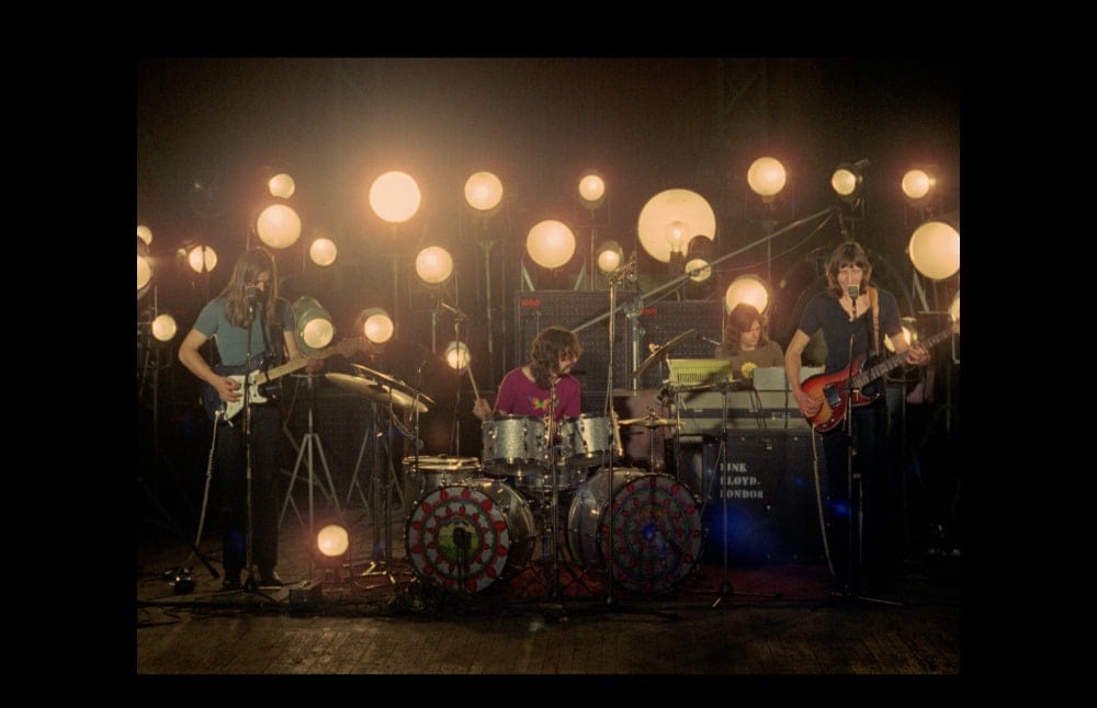 Pink Floyd a accepté la proposition d'Adrian Maben à condition de jouer en direct.