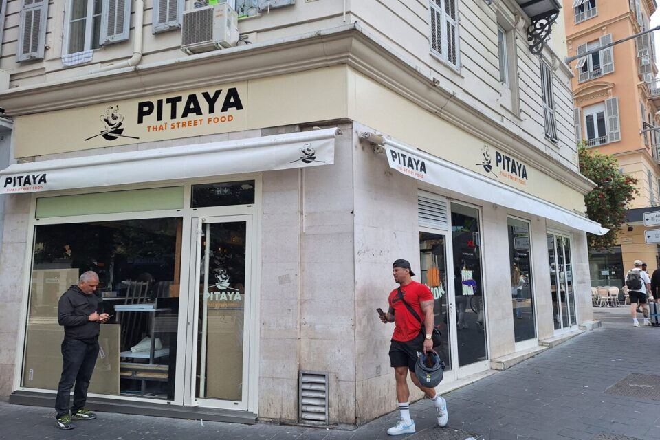 Le restaurant est en cours d'installation sur l'avenue Jean-Médecin.