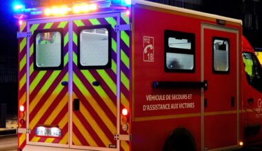les voitures s'embrasent, un mort et deux blessés en « urgence absolue »