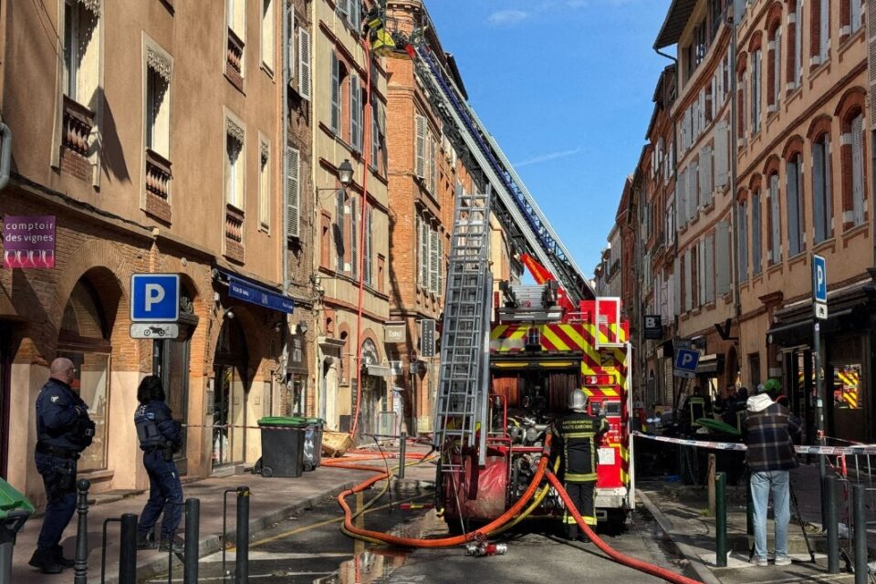 Plus de 60 pompiers et six lances à incendie avaient été mobilisés sur place