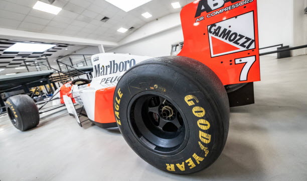 Pour débuter sur ce terrain de jeu, jusque-là inexploré, Peugeot-McLaren confient les volants à Mika Häkkinen et Martin Brundle.   Photo Lionel Vadam