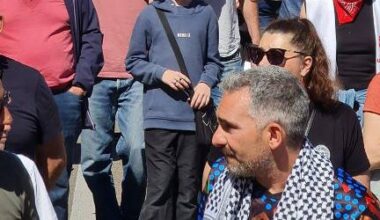 Le poing levé pour la défense de la paix et des peuples à Toulon
