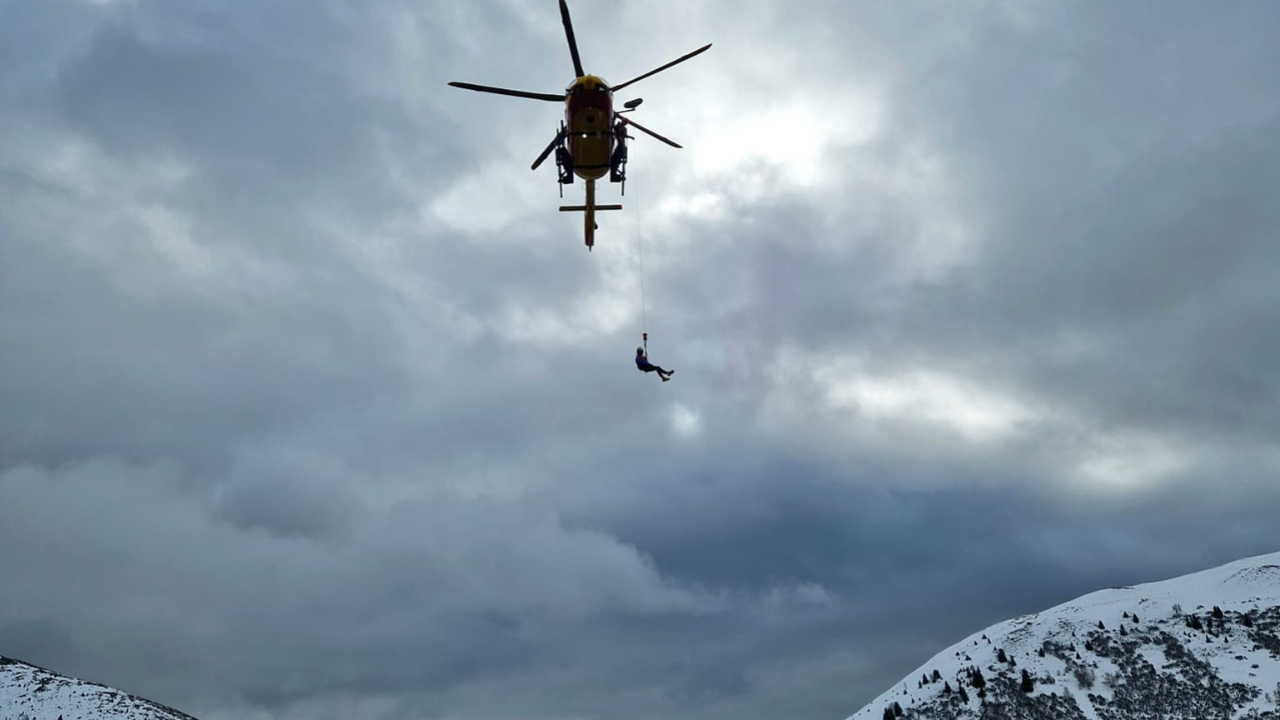 un skieur en randonnée trouve la mort après une longue chute
