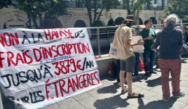 un rassemblement pour dénoncer des frais d'inscription "discriminants" pour les étudiants étrangers