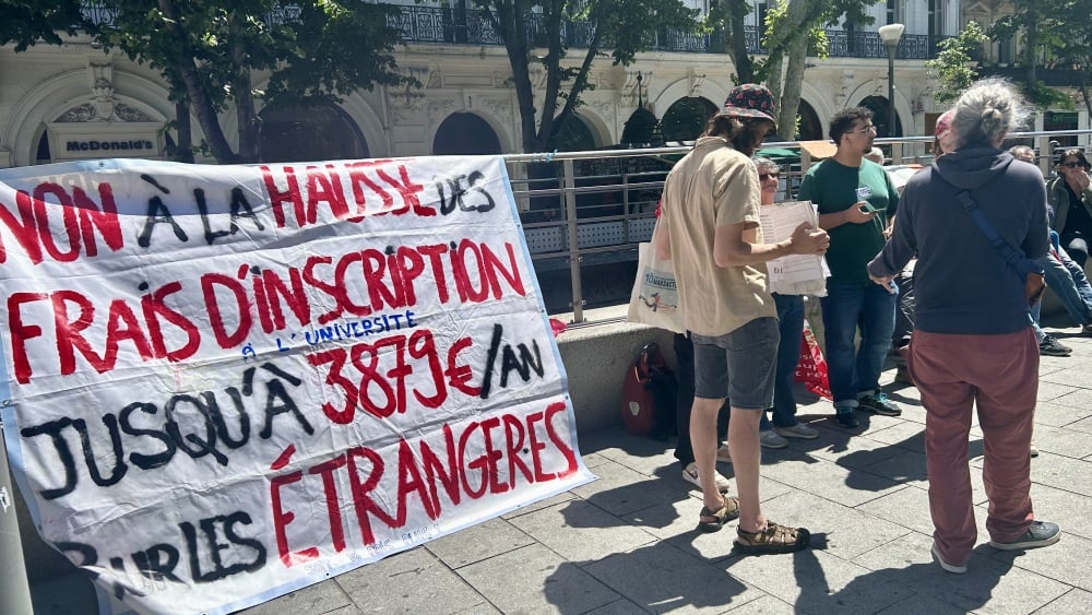 un rassemblement pour dénoncer des frais d'inscription "discriminants" pour les étudiants étrangers