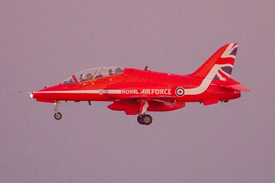 Un avion acrobatique de la RAF.