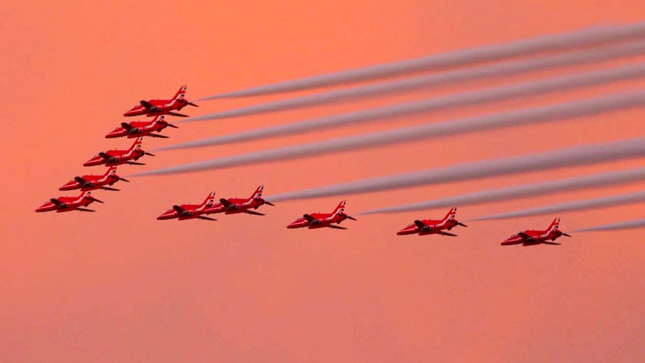 c'était quoi ces avions de chasse qui ont déployé des fumigènes ?