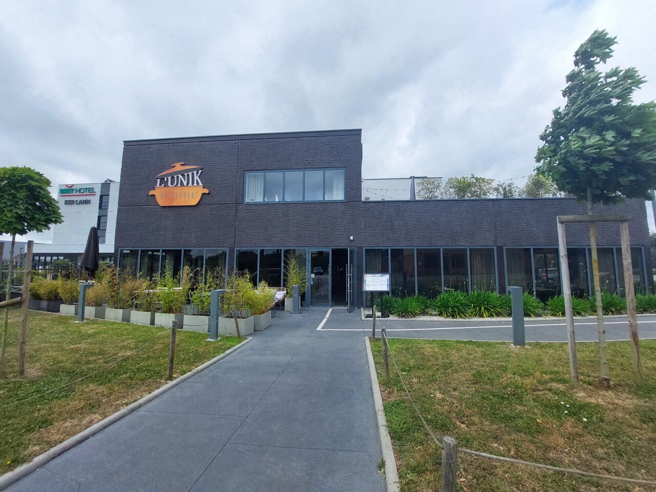 après l'intoxication alimentaire dans un restaurant, les patrons s'expriment