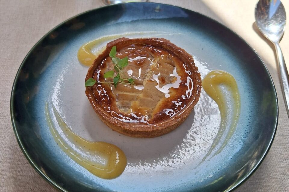 La tarte aux poires : très bonne mais trop sucré à mon goût.