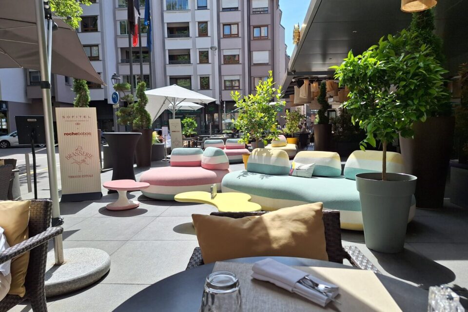 La terrasse et le service impeccables sont deux gros points forts du lieu.