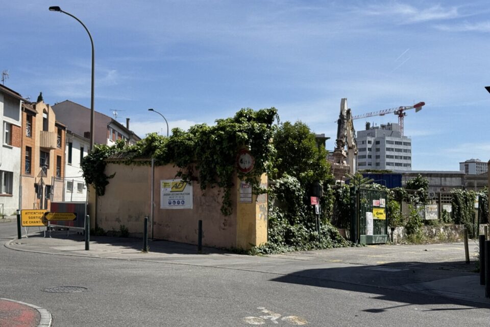 L'entrée de ce tout nouveau chantier 