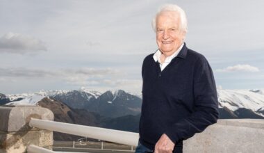 sa petite maison offre une vue imprenable sur le lac d'Annecy