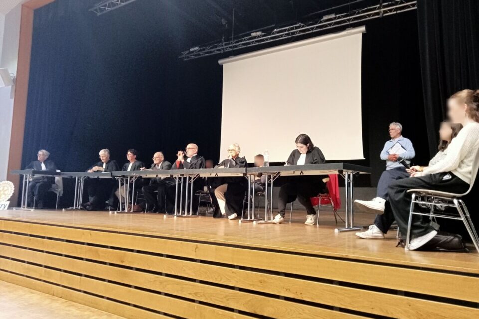 Un tribunal correctionnel factice a jugé les prévenues.