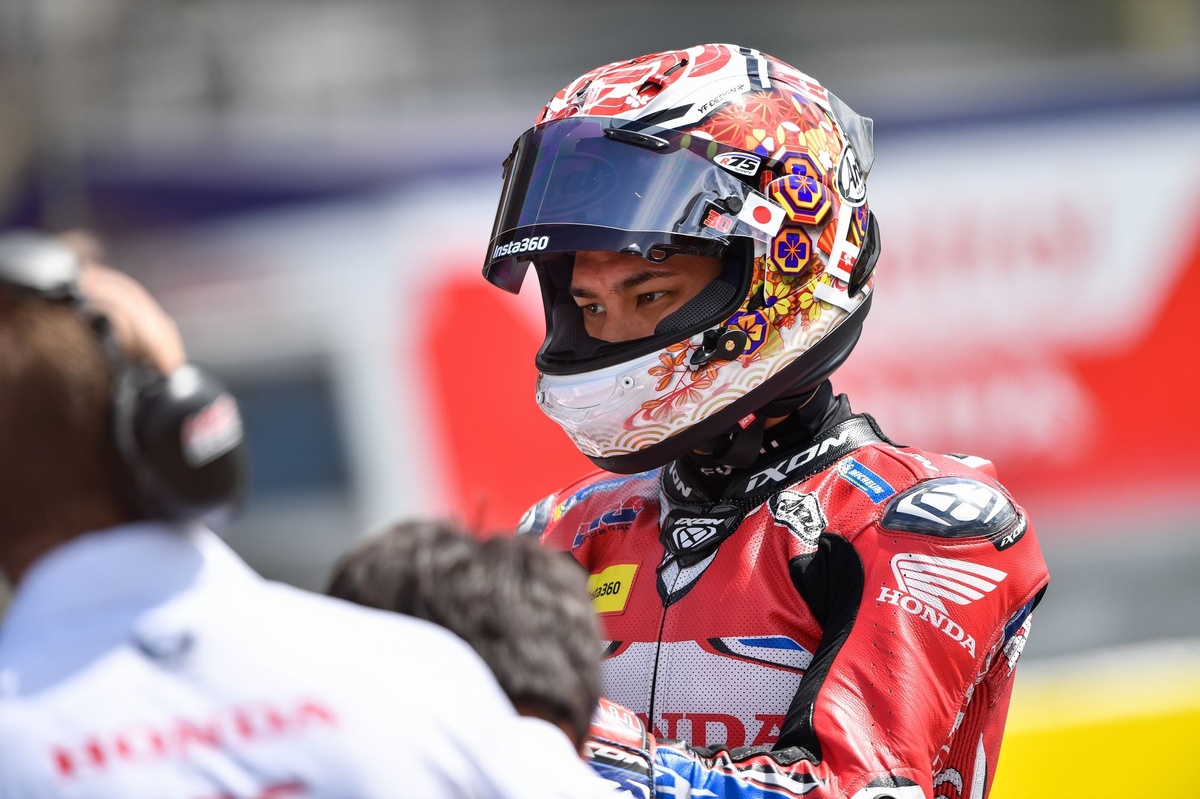 L'improbable top 6 de Nakagami, fêté au point de déclencher son airbag !