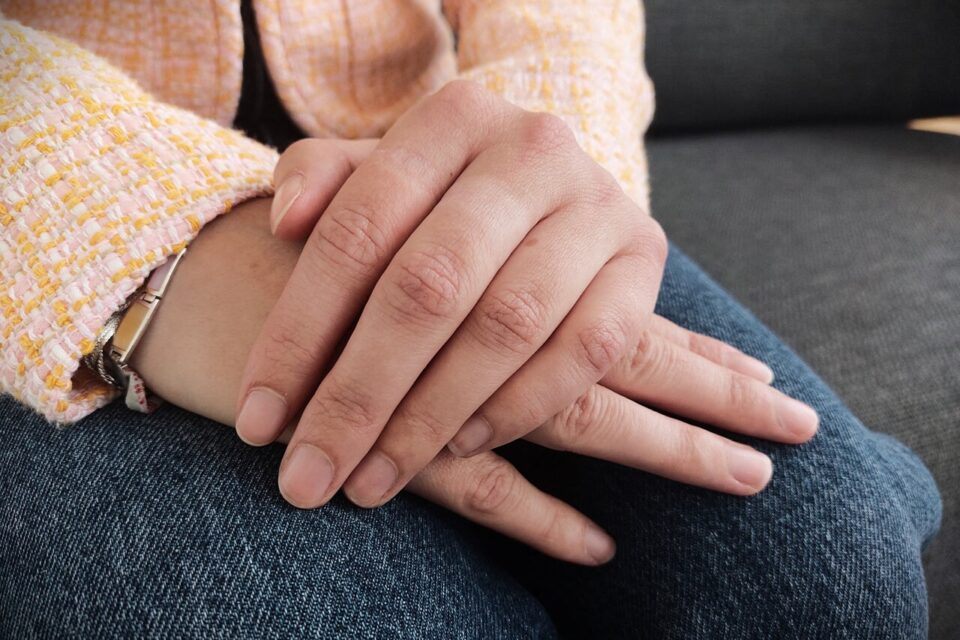 Après une relation sexuelle avec un jeune majeur, l'adolescente est tombée enceinte et a avorté