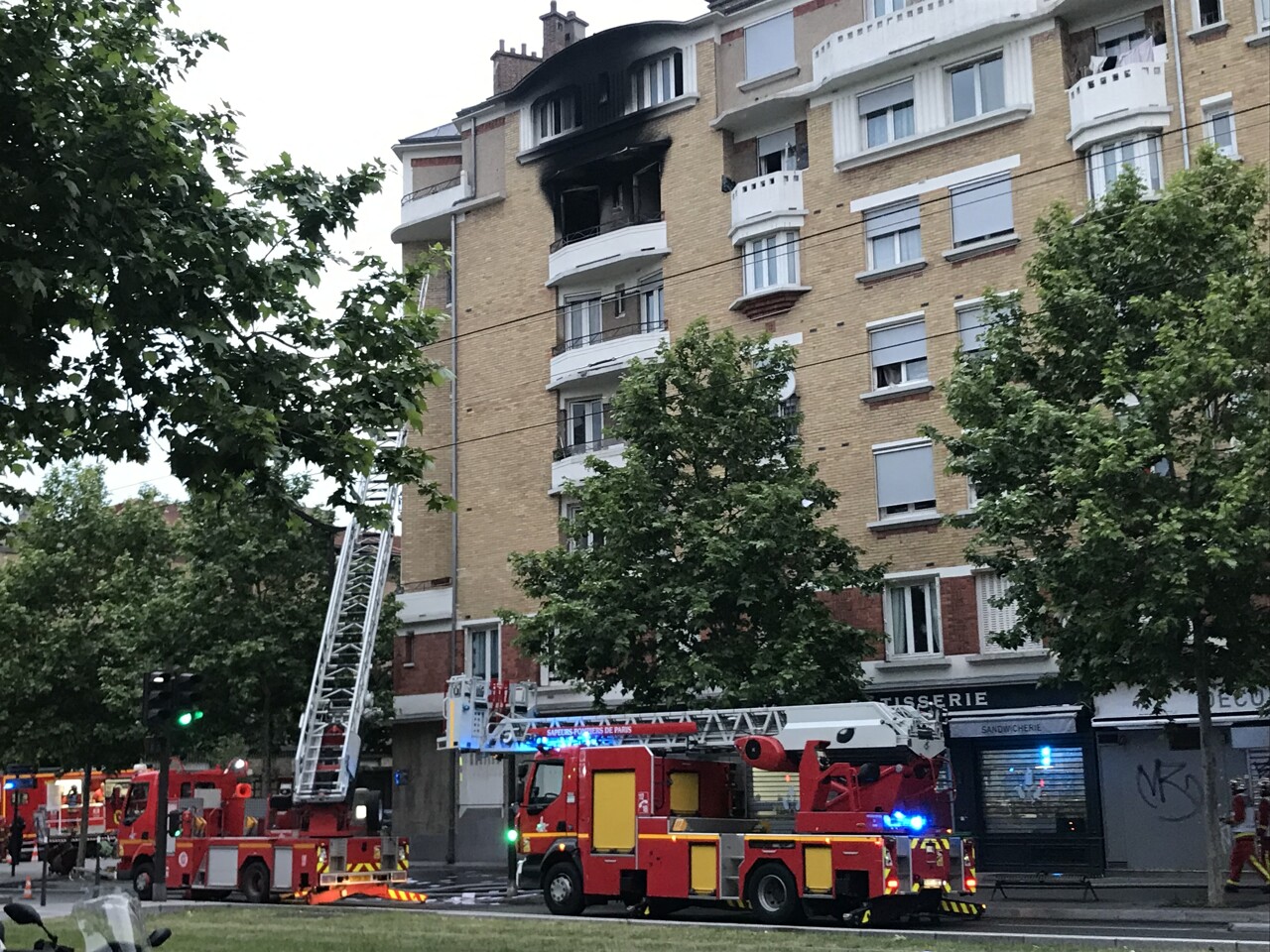 un incendie ravage un appartement près de la porte de Saint-Ouen, le quartier bouclé