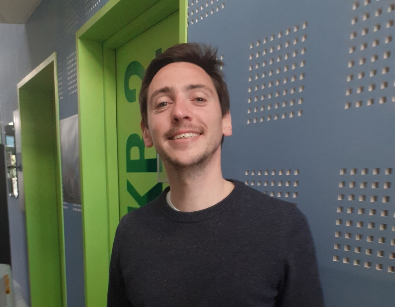 Interview. L'humoriste Thomas Marty s’apprête à taper la bise au Zénith de Rouen