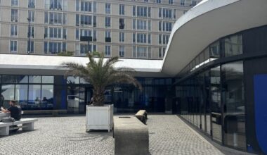 la bibliothèque Niemeyer vend 25 000 livres et documents à partir d'1 euro !