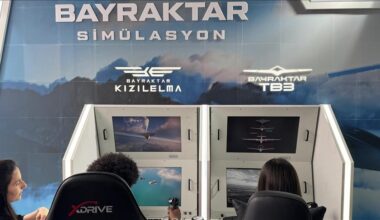 Chypre du Nord : les visiteurs testent les drones Baykar via des simulateurs lors du Teknofest