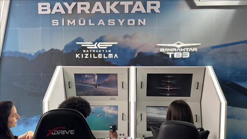Chypre du Nord : les visiteurs testent les drones Baykar via des simulateurs lors du Teknofest