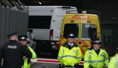 Royaume-Uni : Une voiture fonce sur des supporters de Liverpool célébrant le titre de Premier League