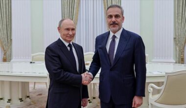 Moscou : Le ministre turc des Affaires étrangères reçu par le président russe, Vladimir Poutine