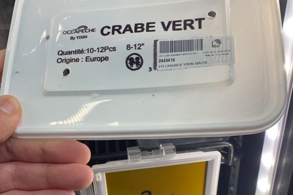 Paz dénonce la vente de crabes verts dans des boîtes à Décathlon