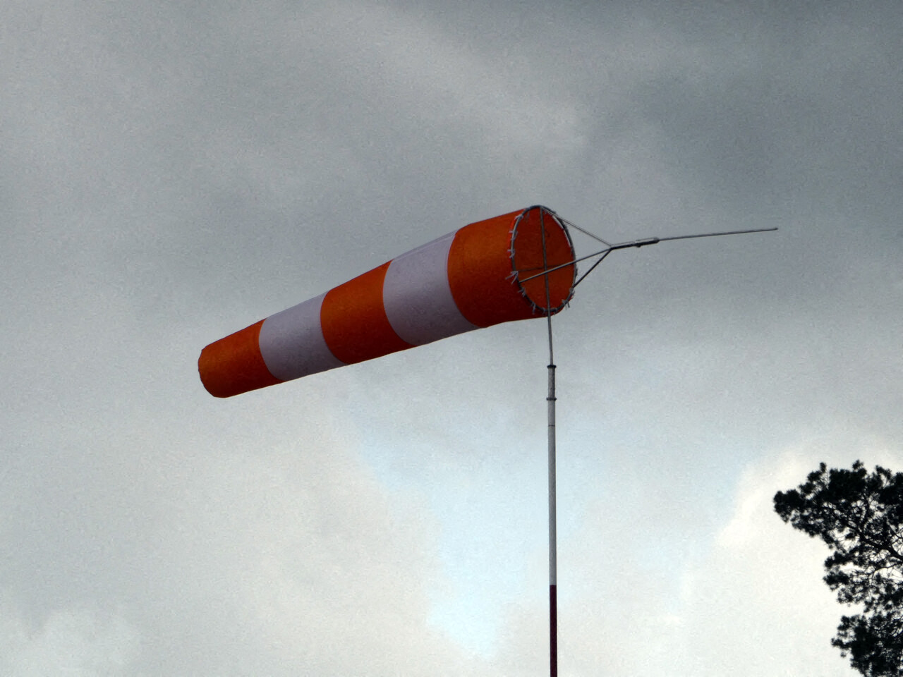 des rafales jusqu'à 130 km/h attendues, voici où ça va souffler