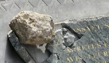 Une plaque en mémoire des enfants juifs déportés a été détériorée
